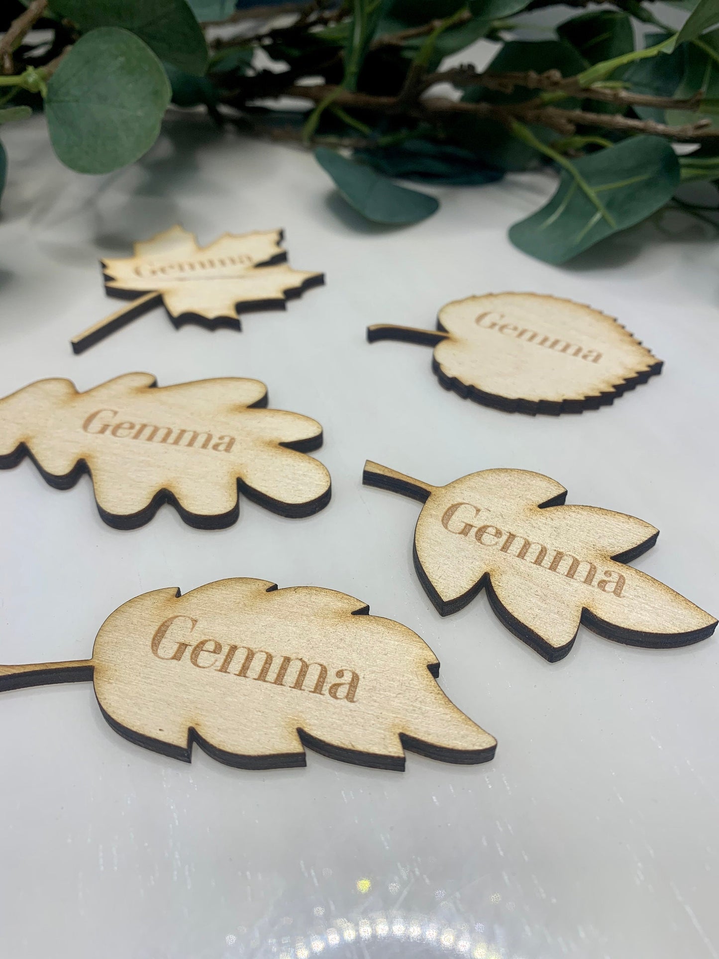 Wedding wooden Autumn leaf place name setting